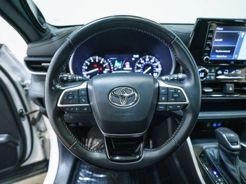 Used 2022 Toyota Highlander XSE AWD/4WD image 16