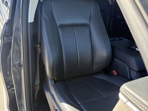 Used 2022 Ford Expedition XLT image 15