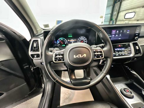 Used 2023 Kia Sorento EX image 11