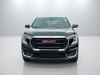 Used 2024 GMC Terrain SLE video 2