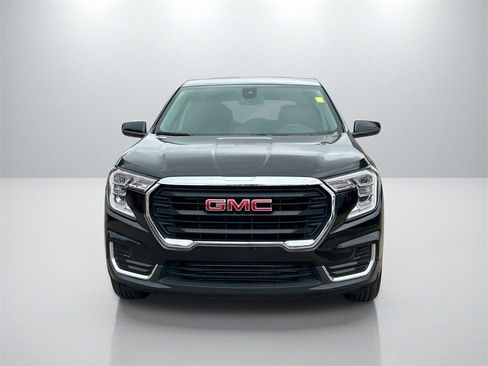 Used 2024 GMC Terrain SLE image 2