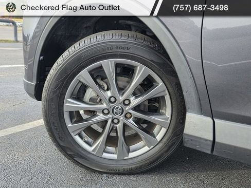 Used 2017 Toyota RAV4 Limited image 13