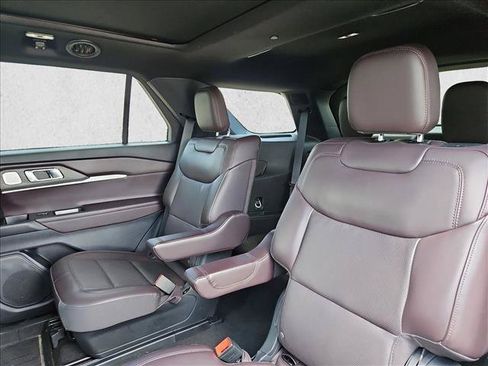 Used 2025 Ford Explorer Platinum RWD image 19