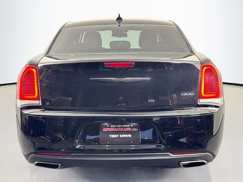 Used 2022 Chrysler 300 Touring w/ Sport Appearance Package image 6