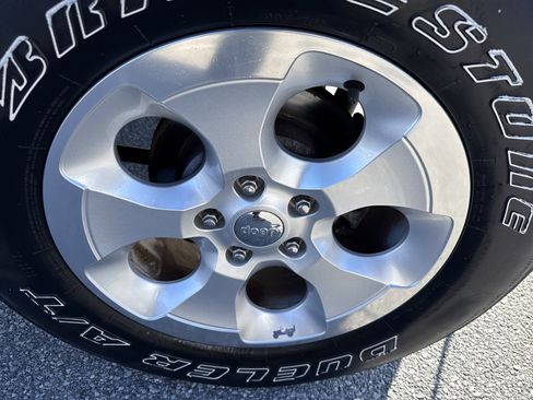 Used 2015 Jeep Wrangler Unlimited Sahara w/ Max Tow Package image 13