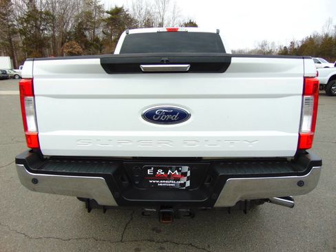 Used 2017 Ford F250 XLT w/ XLT Premium Package image 5