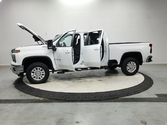 Used 2025 Chevrolet Silverado 2500 LT AWD/4WD image 13