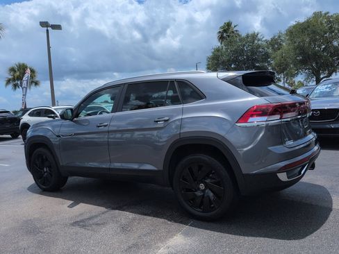 Used 2024 Volkswagen Atlas Cross Sport SE w/ Panoramic Sunroof Package FWD image 6