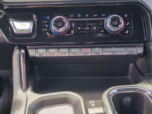 Used 2024 GMC Sierra 2500 AT4 w/ AT4 Premium Plus Package AWD/4WD image 19