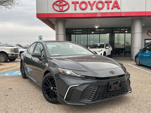 Used 2026 Toyota Camry SE image 1