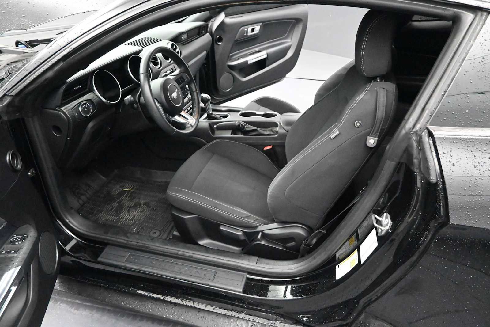 Used 2020 Ford Mustang Coupe RWD image 12