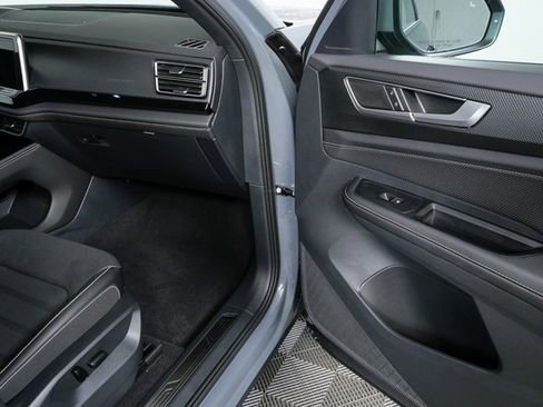 Certified 2025 Volkswagen Atlas Cross Sport SEL image 24