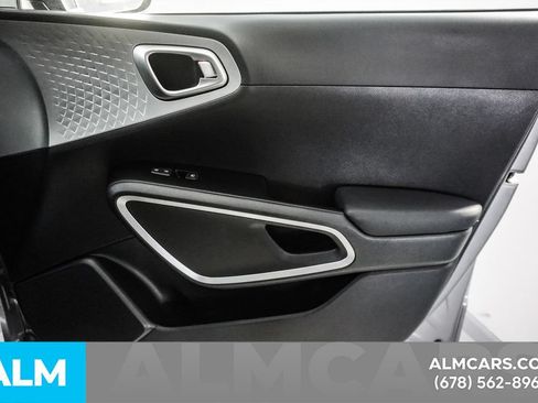 Used 2025 Kia Soul LX w/ LX Technology Package FWD image 34