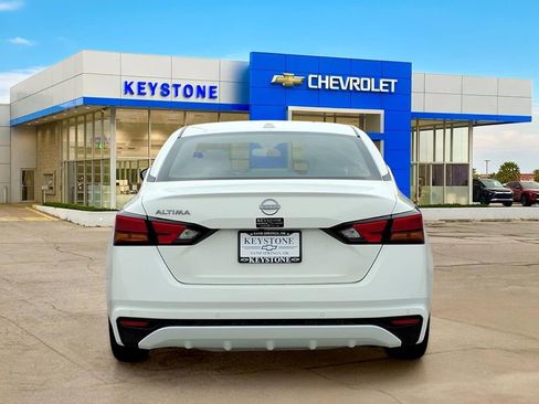 Used 2025 Nissan Altima 2.5 SV FWD image 6