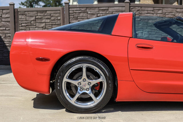 Used 2003 Chevrolet Corvette Coupe w/ Preferred Equipment Group RWD image 9