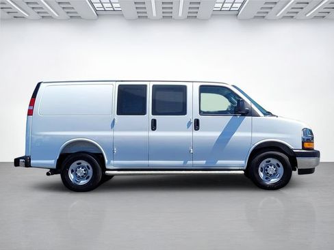 Used 2025 Chevrolet Express 2500 w/ Driver Convenience Package RWD image 3