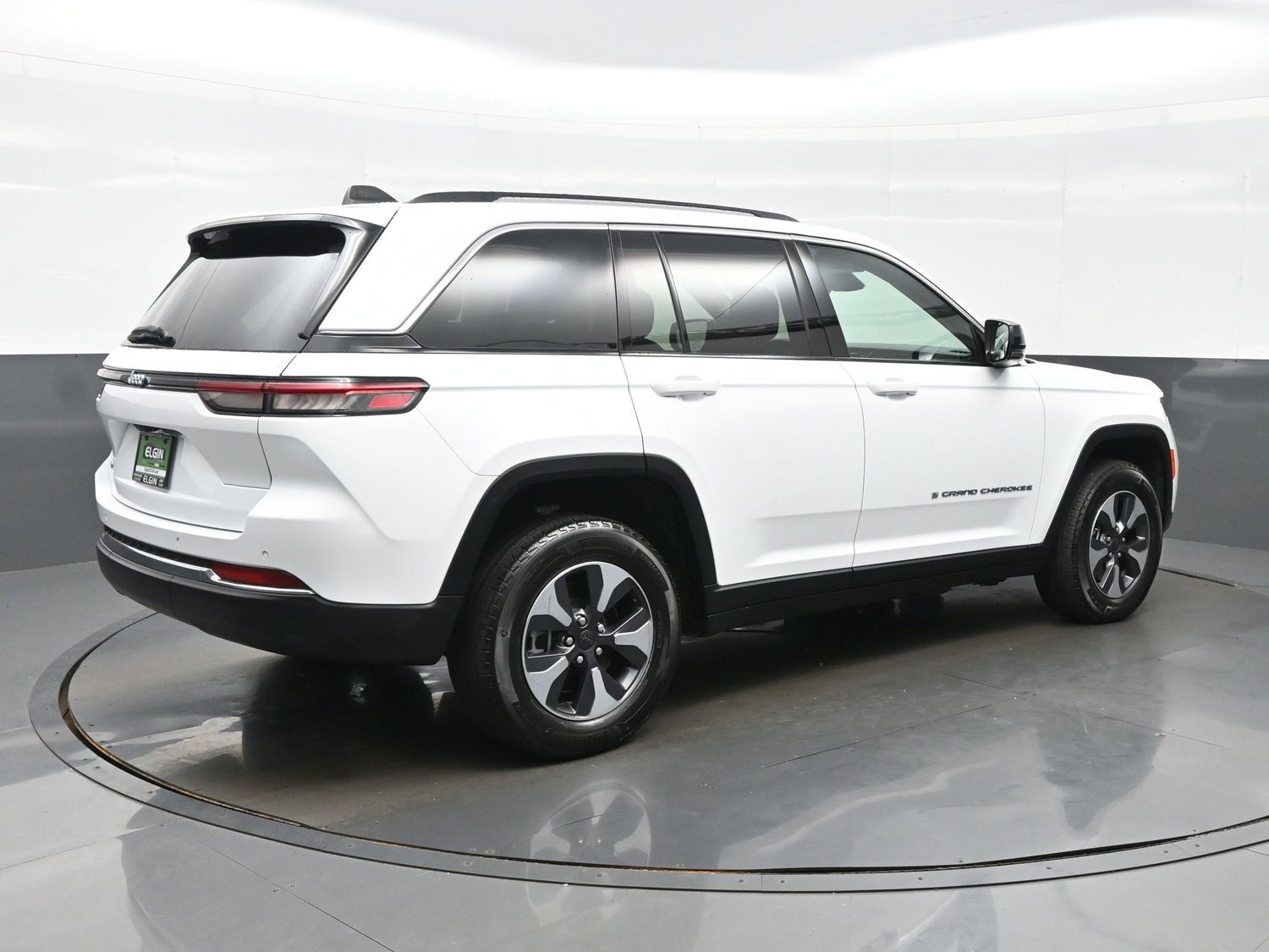 Used 2023 Jeep Grand Cherokee 4WD 4xe image 8