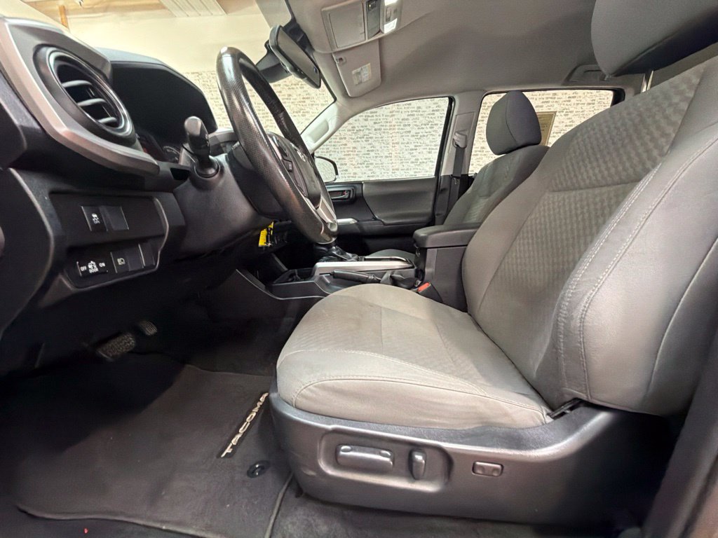 Used 2021 Toyota Tacoma SR5 RWD image 23
