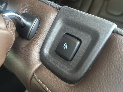 Used 2022 Ford Explorer King Ranch w/ Premium Technology Package image 24