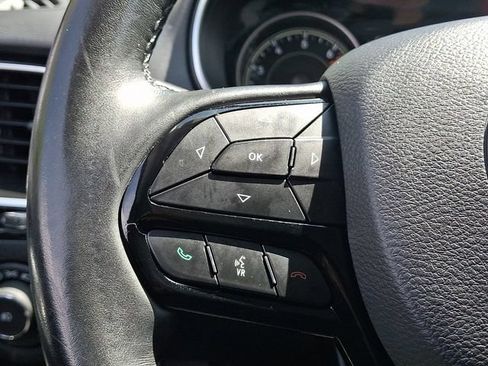 Used 2019 Jeep Cherokee Latitude Plus AWD/4WD image 19