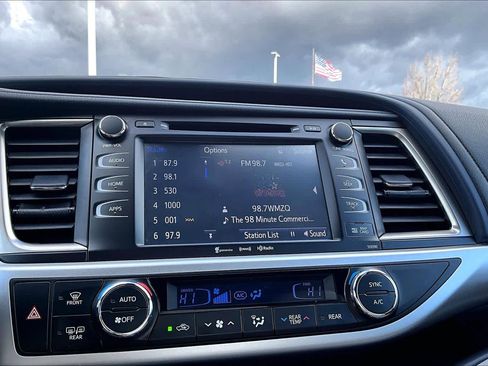 Used 2019 Toyota Highlander XLE image 33