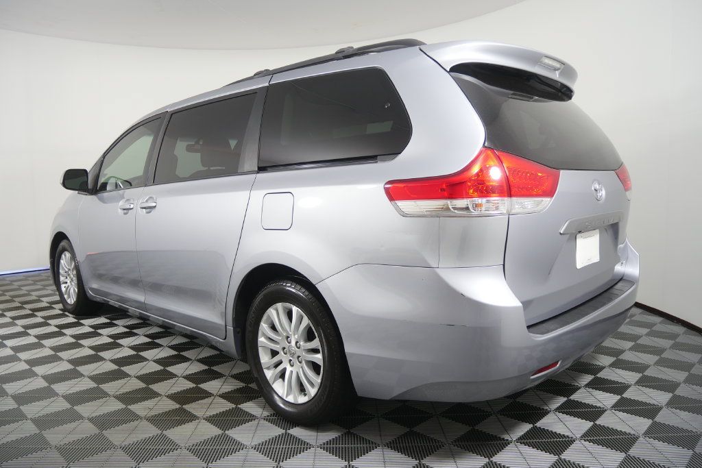 Used 2013 Toyota Sienna XLE FWD image 6