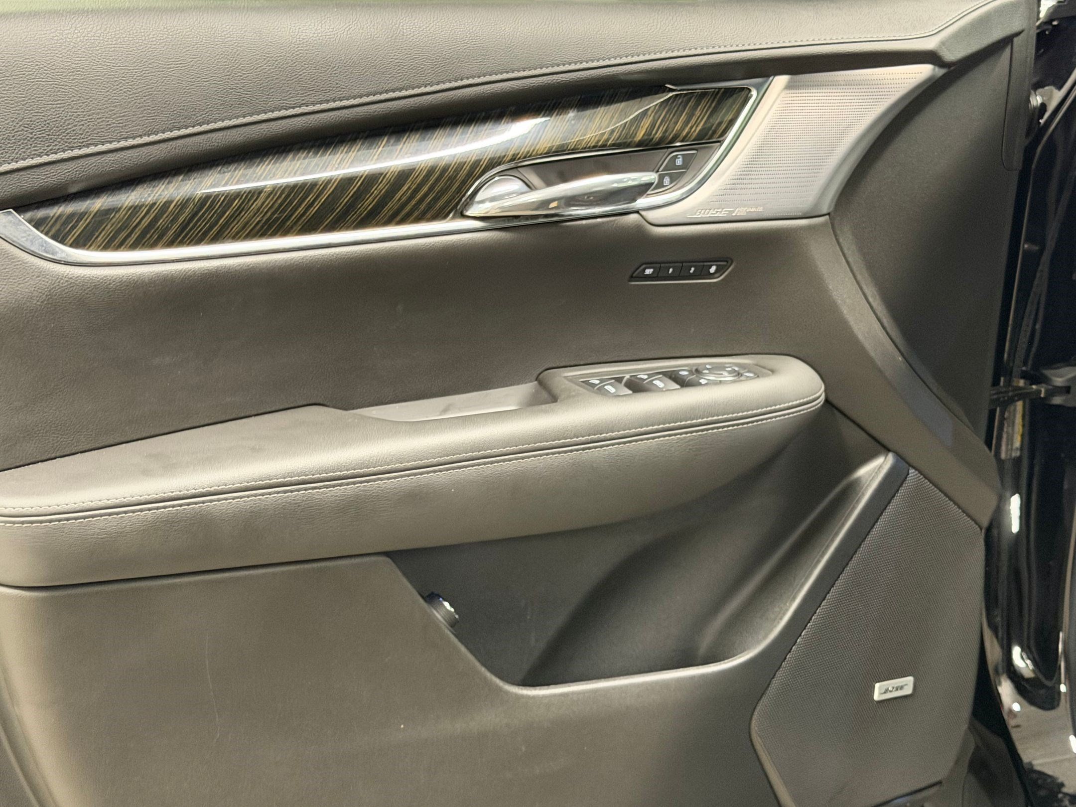 Used 2021 Cadillac XT6 Premium Luxury AWD/4WD image 13