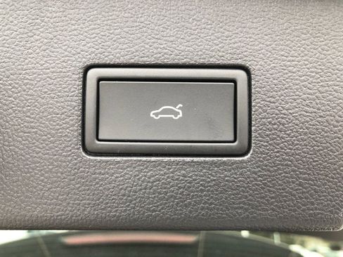 New 2026 Volkswagen Atlas SE image 40