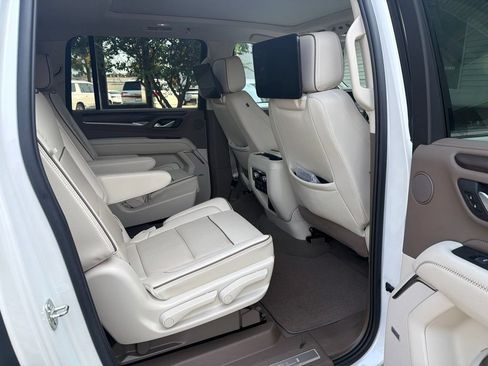 Used 2023 GMC Yukon XL Denali w/ Denali Reserve Package RWD image 4