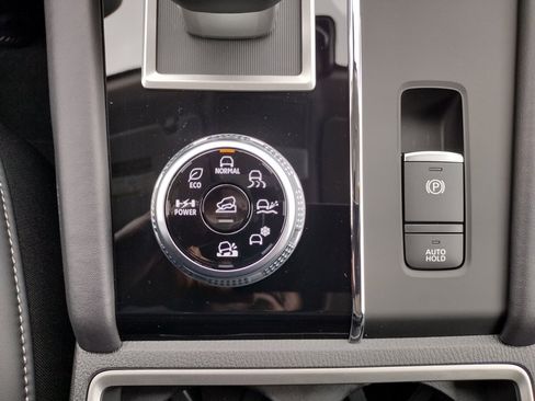 New 2025 Mitsubishi Outlander SE image 22