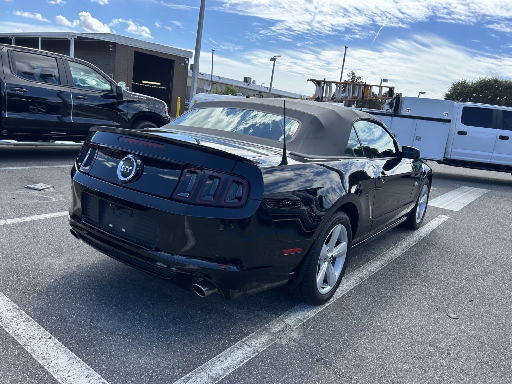 Used 2014 Ford Mustang GT RWD image 3