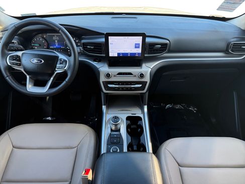 Used 2023 Ford Explorer XLT w/ Equipment Group 202A image 10