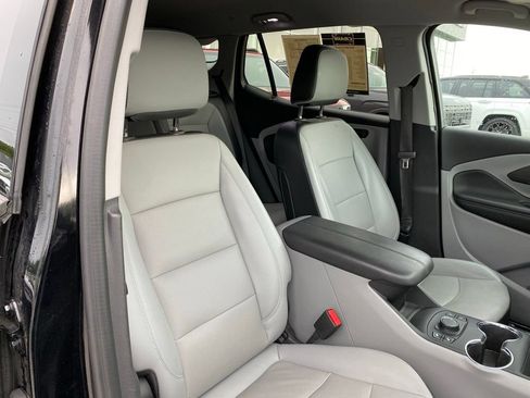 Used 2024 GMC Terrain SLT FWD image 31