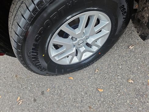 Used 2015 Nissan Frontier SV image 11