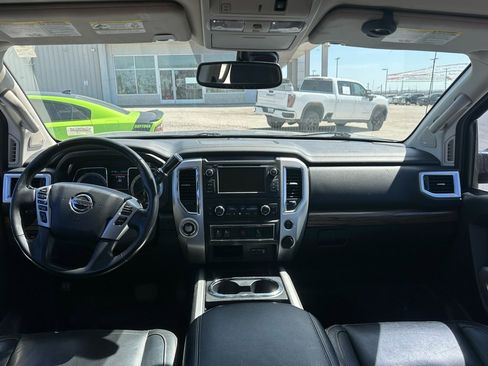 Used 2019 Nissan Titan SL image 5