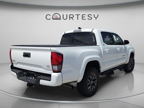 Used 2022 Toyota Tacoma SR5 w/ Technology Package AWD/4WD image 2