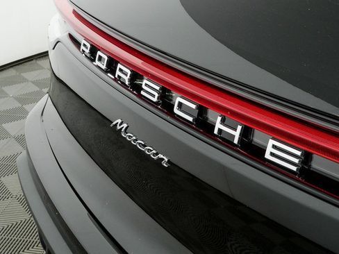 Certified 2026 Porsche Macan AWD/4WD image 38