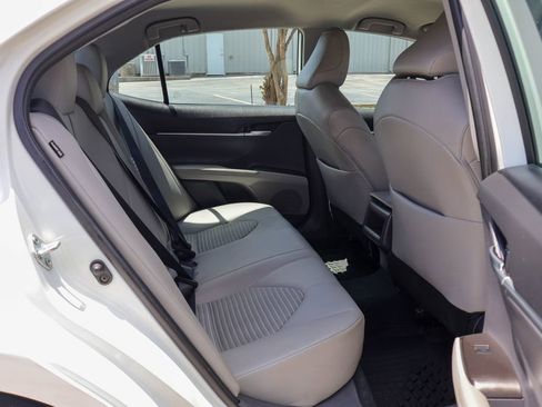Used 2023 Toyota Camry SE FWD image 11