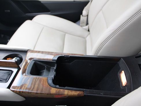 Used 2018 Cadillac XTS Luxury image 40