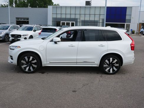 Used 2025 Volvo XC90 T8 Plus w/ Protection Package Premier AWD/4WD image 4