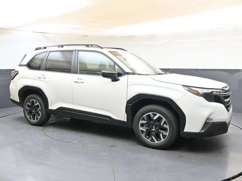Used 2025 Subaru Forester Premium AWD/4WD image 7