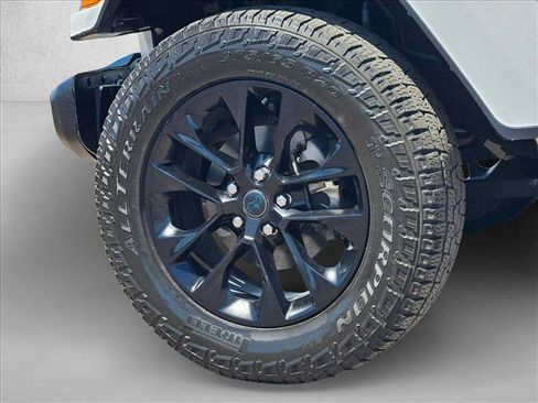 Used 2024 Jeep Wrangler Unlimited Sahara AWD/4WD image 28