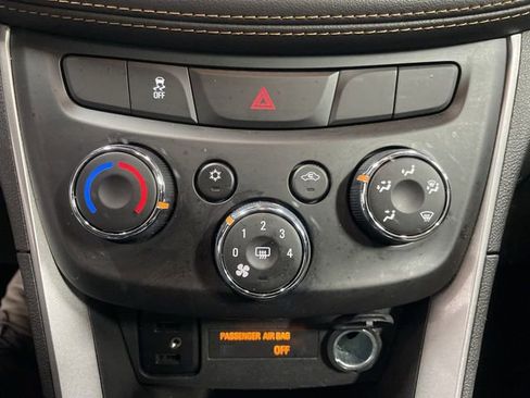 Used 2022 Chevrolet Trax LT w/ Driver Confidence Package image 19