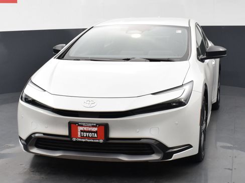 Used 2025 Toyota Prius XLE AWD/4WD image 7