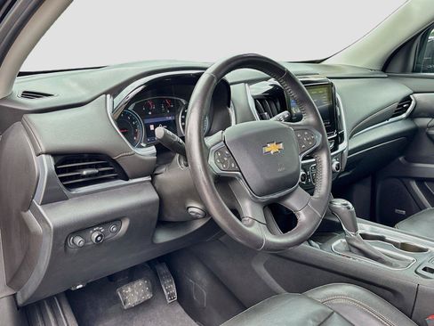 Used 2020 Chevrolet Traverse Premier FWD image 9