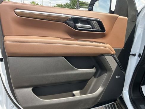 New 2026 Chevrolet Suburban High Country AWD/4WD image 11