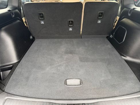 Used 2023 Jeep Grand Cherokee Limited image 17