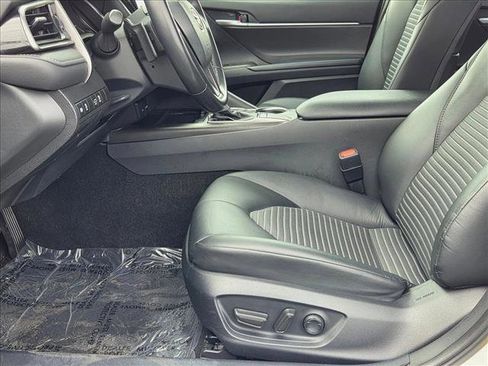 Used 2023 Toyota Camry SE image 15