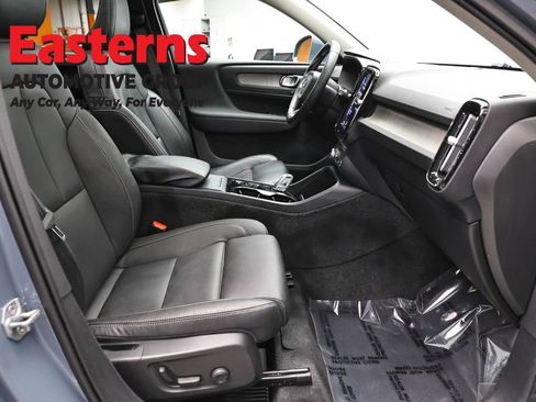 Used 2021 Volvo XC40 T4 Inscription FWD image 24