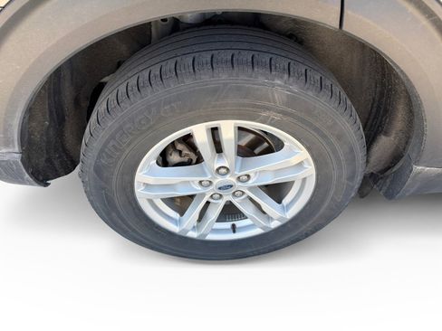 Used 2020 Ford Explorer XLT w/ Comfort Package image 17